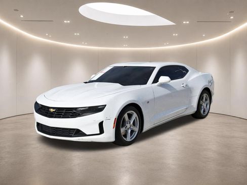 Used 2023 Chevrolet Camaro LT RWD image 3
