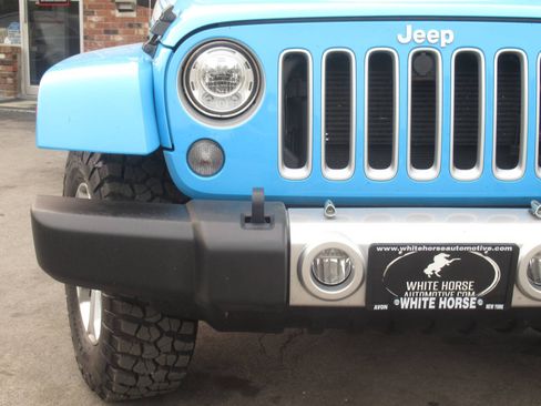 Used 2017 Jeep Wrangler Unlimited Sahara w/ Quick Order Package 24E Chief AWD/4WD image 3