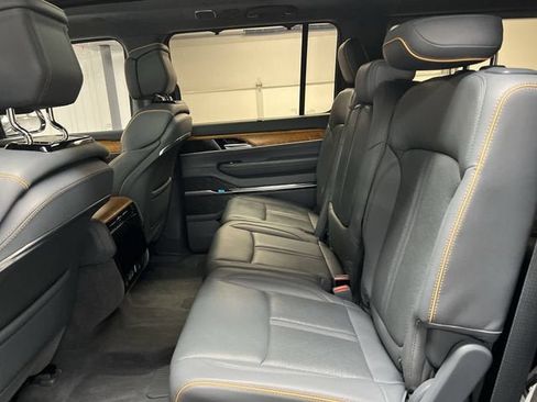 Used 2022 Jeep Grand Wagoneer Series II w/ Premium Group II AWD/4WD image 26