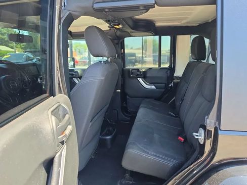 Used 2017 Jeep Wrangler Unlimited Sahara AWD/4WD image 14