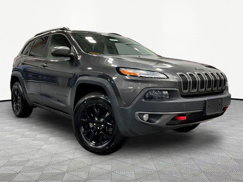 Used 2017 Jeep Cherokee Trailhawk w/ Cold Weather Group AWD/4WD image 3