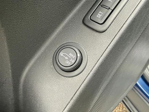 Used 2023 Chevrolet Equinox Premier image 36