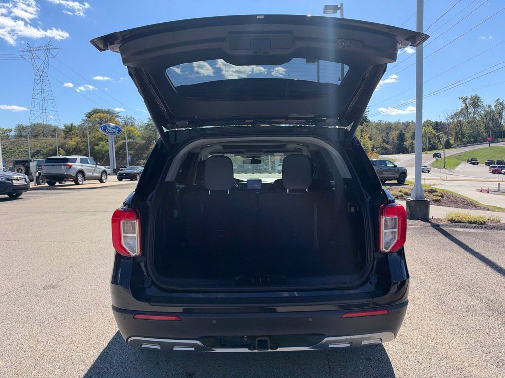 Used 2020 Ford Explorer XLT w/ Equipment Group 202A AWD/4WD image 12