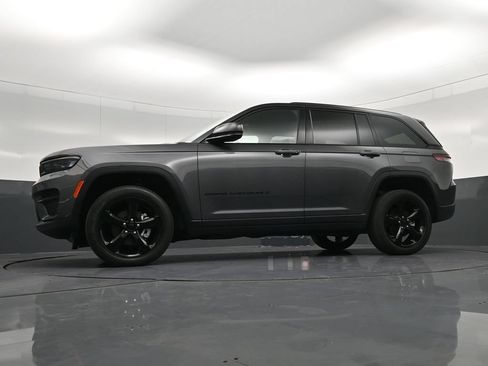 Used 2023 Jeep Grand Cherokee Altitude AWD/4WD image 23