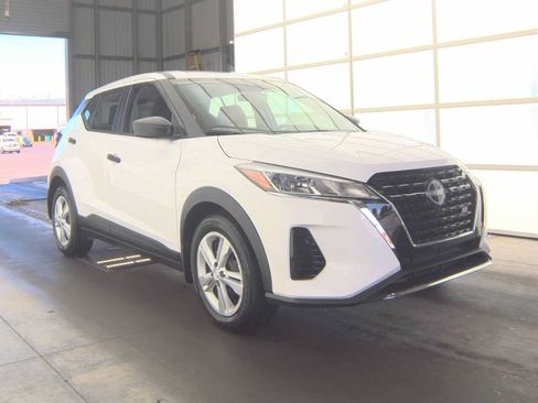 Used 2025 Nissan Kicks Play S FWD image 2