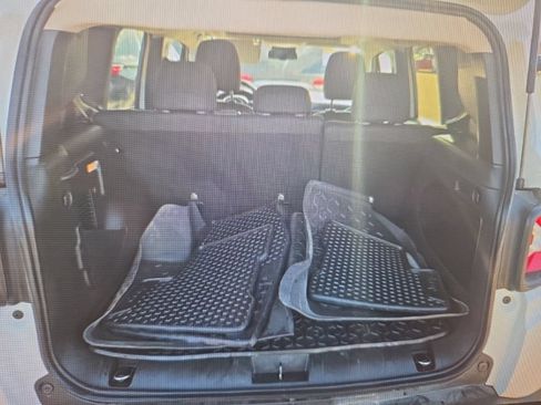 Used 2023 Jeep Renegade Latitude w/ Sun/Sound Group AWD/4WD image 16