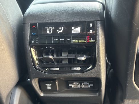 Used 2024 Jeep Grand Cherokee L Limited image 20