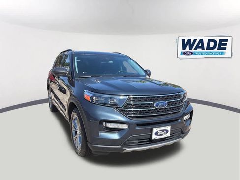 Used 2022 Ford Explorer XLT w/ Equipment Group 202A AWD/4WD image 3