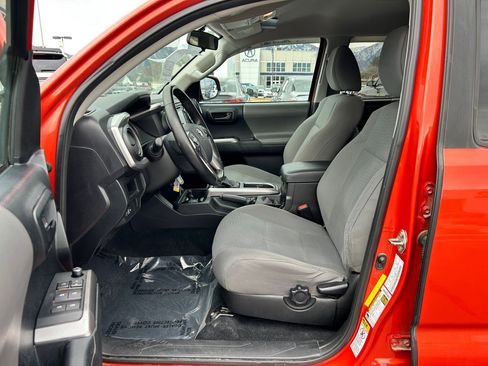 Used 2016 Toyota Tacoma SR5 w/ Towing Package image 11