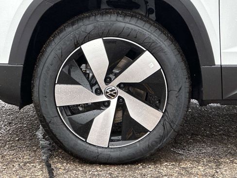New 2026 Volkswagen Taos S image 9