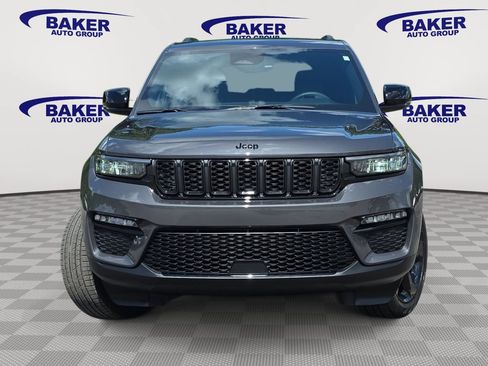 Used 2025 Jeep Grand Cherokee Limited w/ Black Appearance Package AWD/4WD image 8