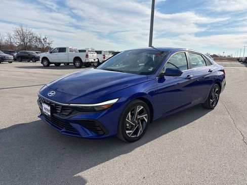 Used 2025 Hyundai Elantra SEL image 7
