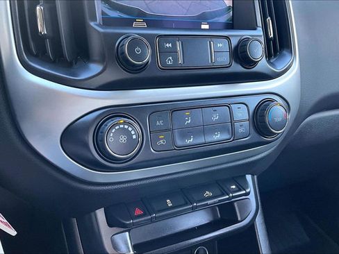Used 2022 Chevrolet Colorado LT AWD/4WD image 15