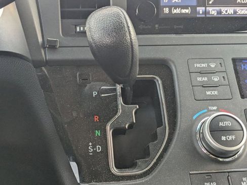 Used 2016 Toyota Sienna SE image 10