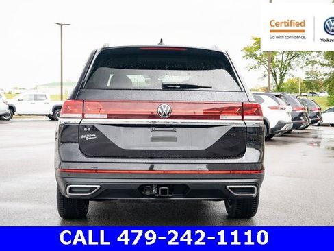 Certified 2024 Volkswagen Atlas SE w/ Black Wheel Package image 5