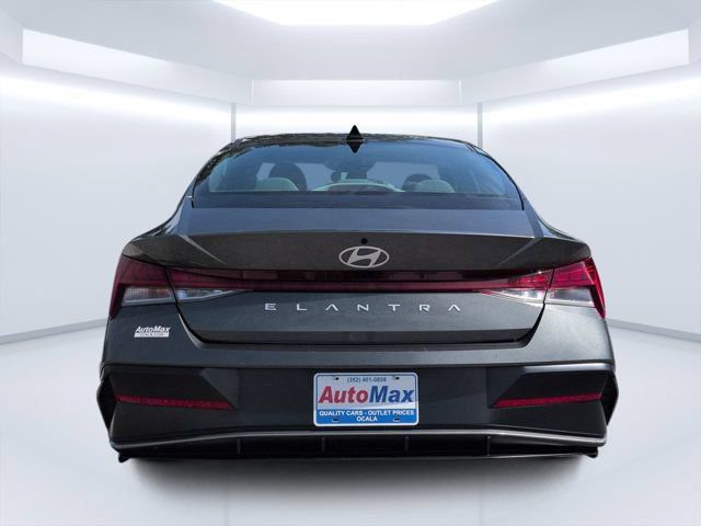 Used 2025 Hyundai Elantra SEL FWD image 4