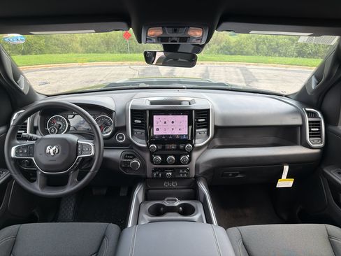 New 2026 RAM 1500 Express AWD/4WD image 19