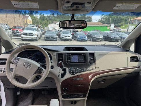 Used 2014 Toyota Sienna XLE w/ Entertainment Package AWD/4WD image 16