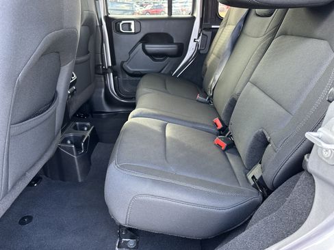 Used 2018 Jeep Wrangler Unlimited Sport S image 23