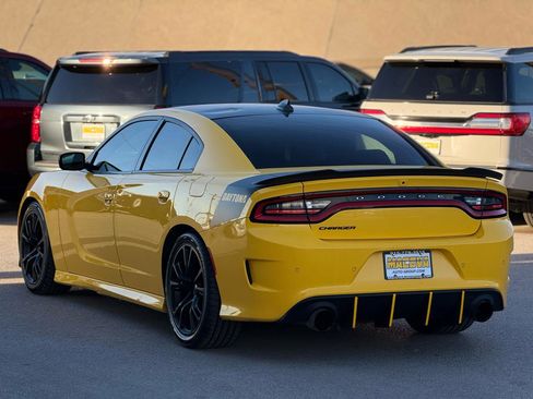 Used 2017 Dodge Charger R/T image 5