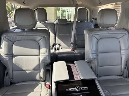 Used 2021 Lincoln Navigator Reserve w/ Luxury Package AWD/4WD image 10