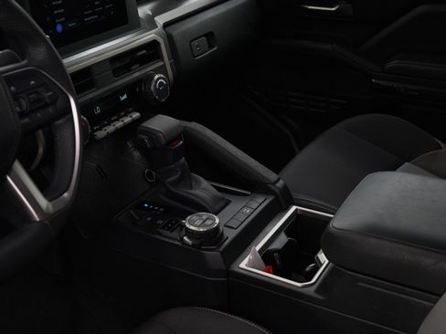 Used 2024 Toyota Tacoma TRD Off-Road image 21