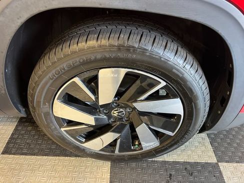 Used 2024 Volkswagen Atlas Cross Sport SE FWD image 10