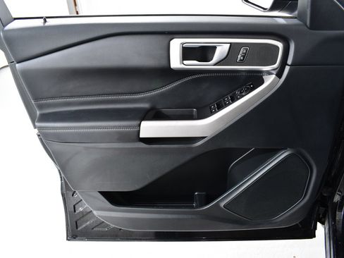 Used 2022 Ford Explorer XLT w/ Equipment Group 202A image 26