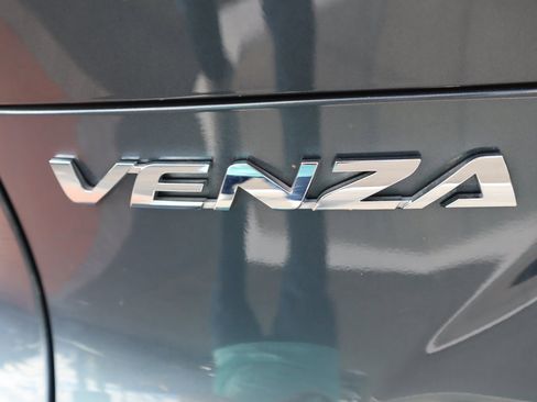 Used 2022 Toyota Venza LE image 15