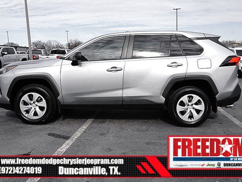 Used 2022 Toyota RAV4 LE image 2