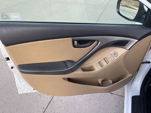 Used 2012 Hyundai Elantra Limited image 9