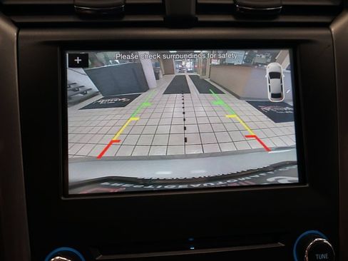 Used 2018 Ford Fusion SE w/ Fusion SE Technology Package FWD image 8