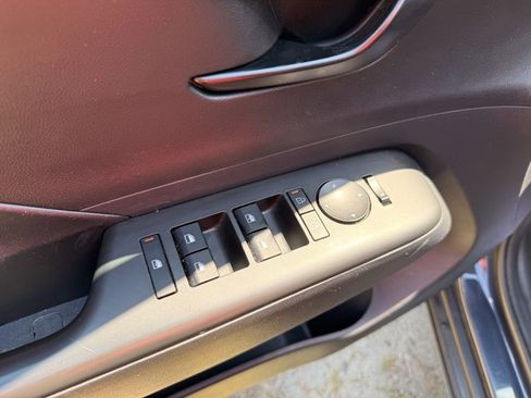 Used 2024 Hyundai Kona SEL image 13