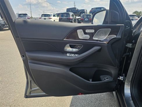 New 2026 Mercedes-Benz GLS 450 4MATIC image 11