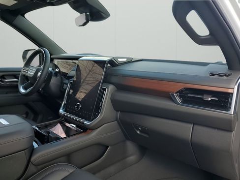 New 2026 GMC Yukon Denali w/ Denali Reserve Package image 14