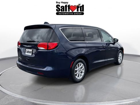 Used 2017 Chrysler Pacifica Touring image 8