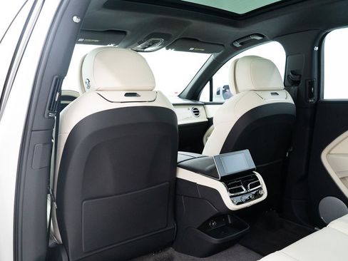 Used 2024 Bentley Bentayga Extended Wheelbase AWD/4WD image 23