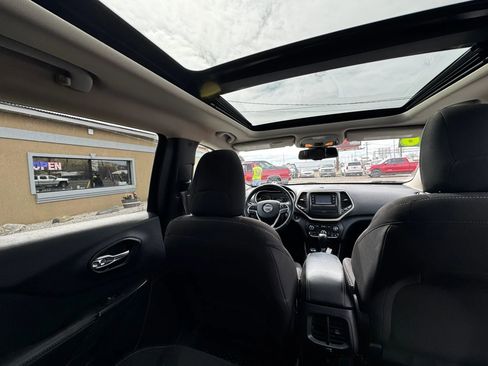 Used 2016 Jeep Cherokee Latitude w/ Comfort & Convenience Group image 16