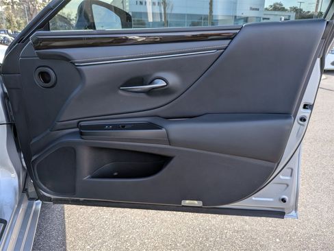 Used 2019 Lexus ES 300h w/ Premium Package image 35