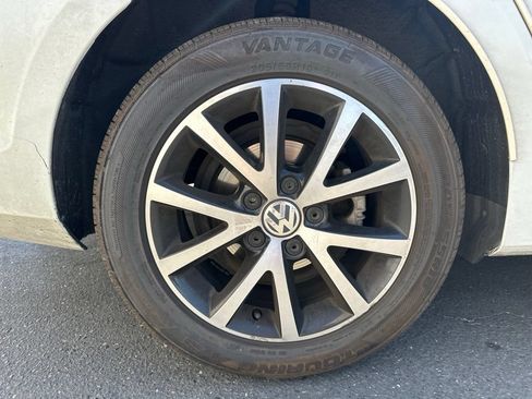 Used 2018 Volkswagen Jetta SE FWD image 5