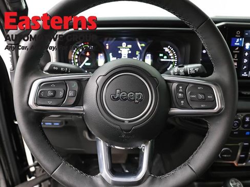 Used 2025 Jeep Wrangler Unlimited Sahara AWD/4WD image 10