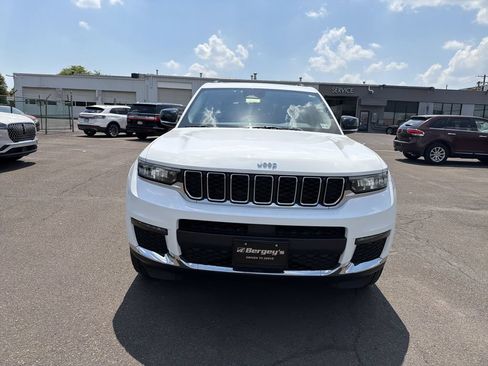 Used 2023 Jeep Grand Cherokee L Limited AWD/4WD image 8