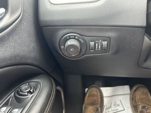 Used 2018 Jeep Compass Latitude w/ Popular Equipment Group AWD/4WD image 27