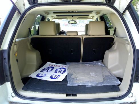 Used 2013 Land Rover LR2 image 12