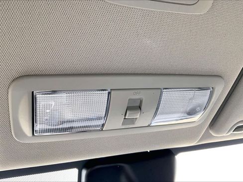 Used 2024 Nissan Frontier SV RWD image 34