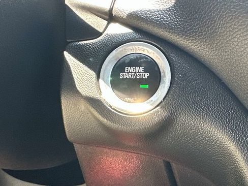 Used 2020 Chevrolet Equinox LT w/ LPO, Floor Liner Package FWD image 26