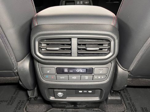 Used 2025 Honda Pilot Black Edition image 23