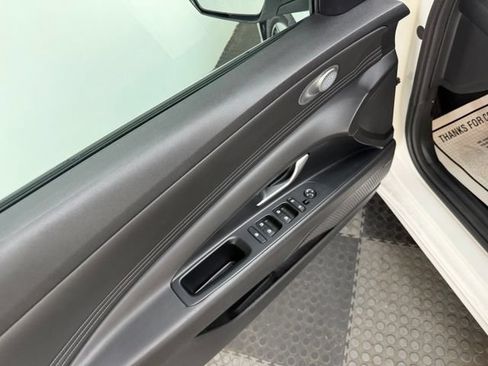 Certified 2023 Hyundai Elantra Limited FWD image 21