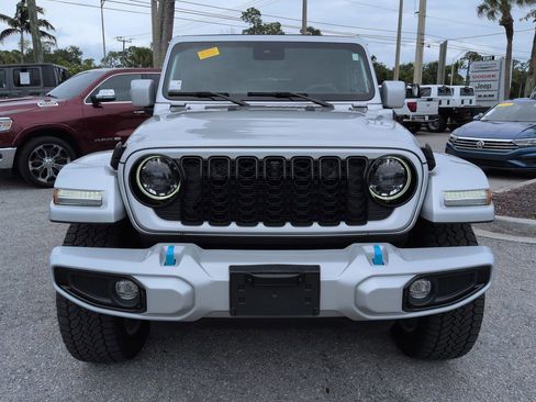 Used 2024 Jeep Wrangler High Altitude AWD/4WD image 3