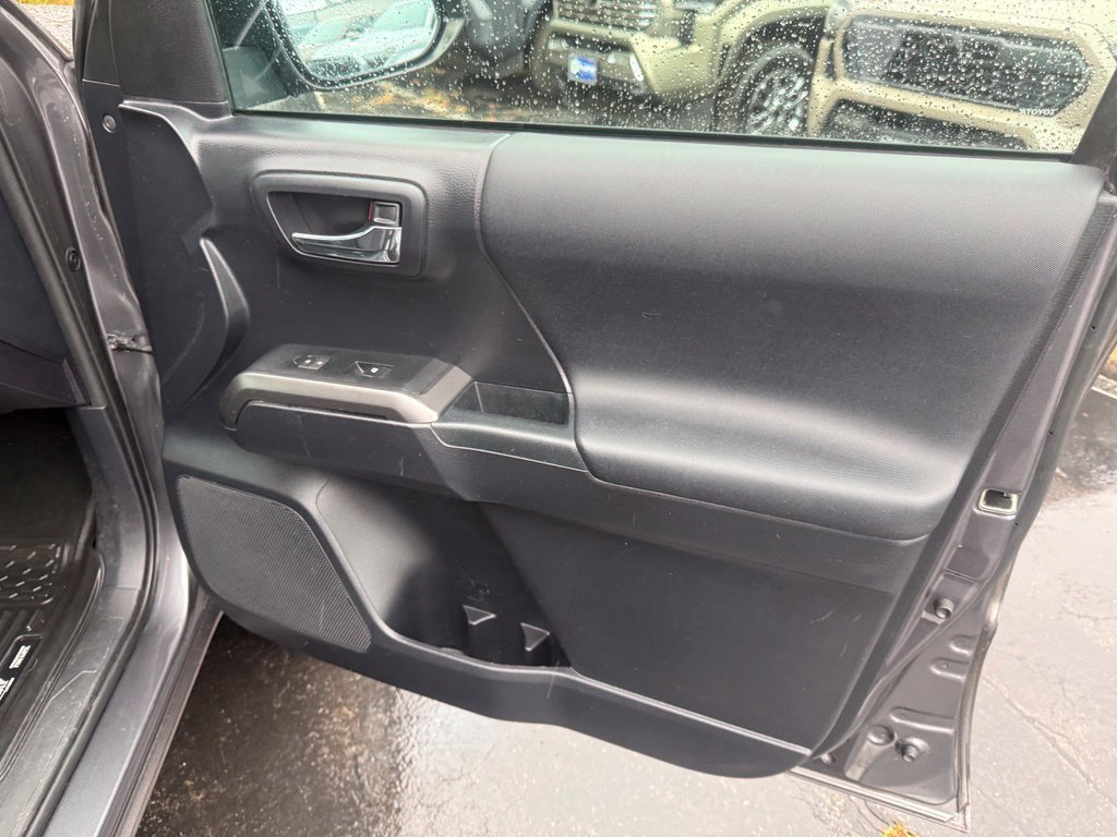 Used 2019 Toyota Tacoma TRD Off-Road AWD/4WD image 21
